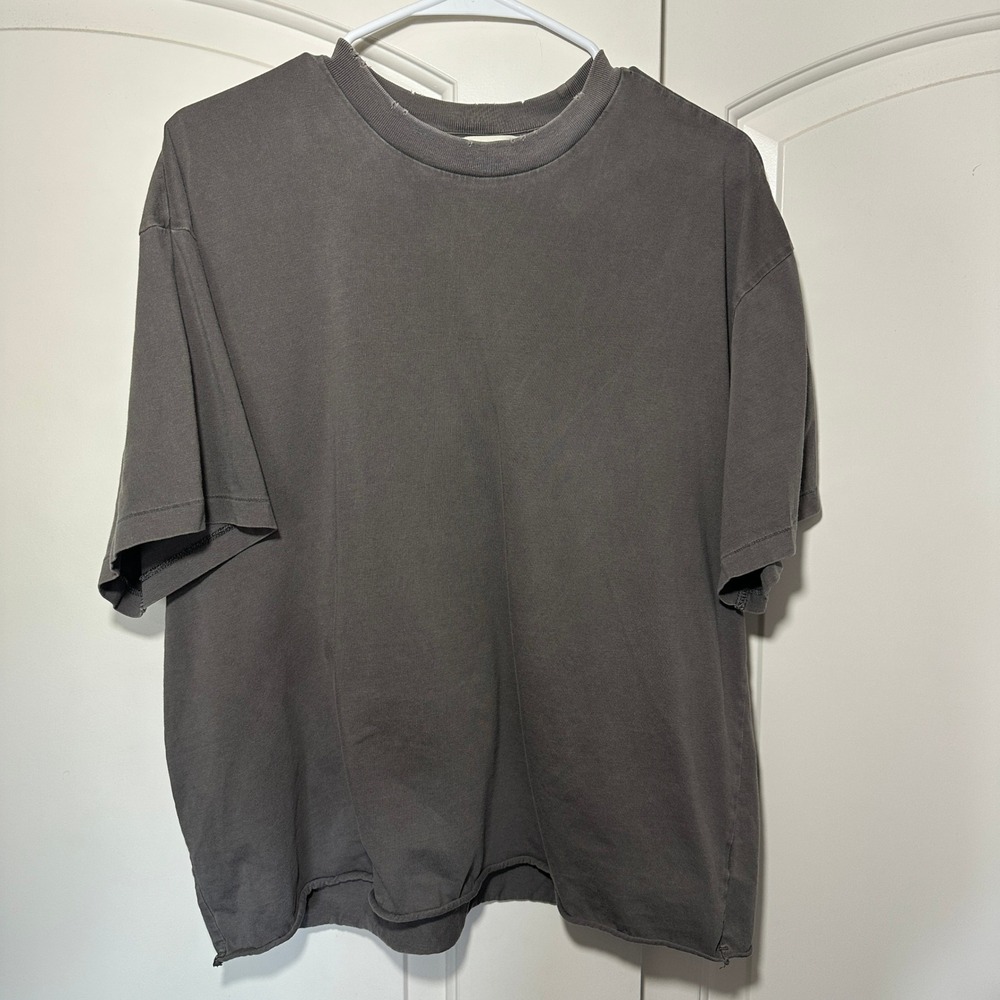 Elwood T Shirt Mens M Gray Organic Cotton Distressed Boxy Core Tee Raw Hem